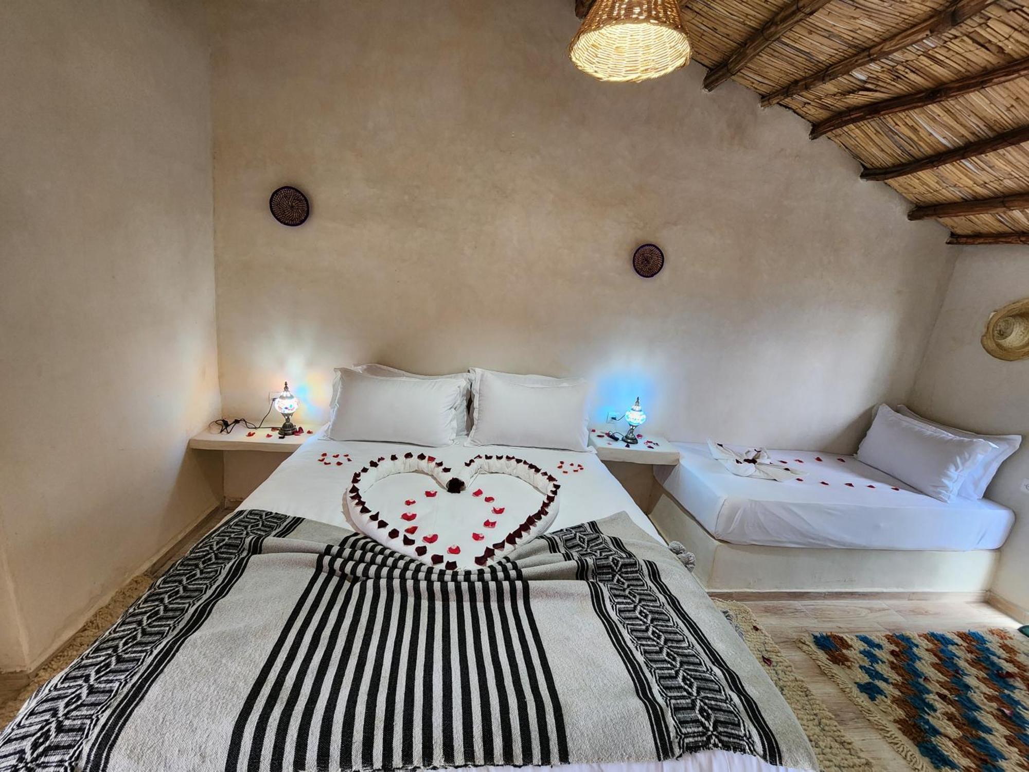 Bed and Breakfast Les Jardins D Amizmiz 6 Piscines Wawizelte Exterior foto