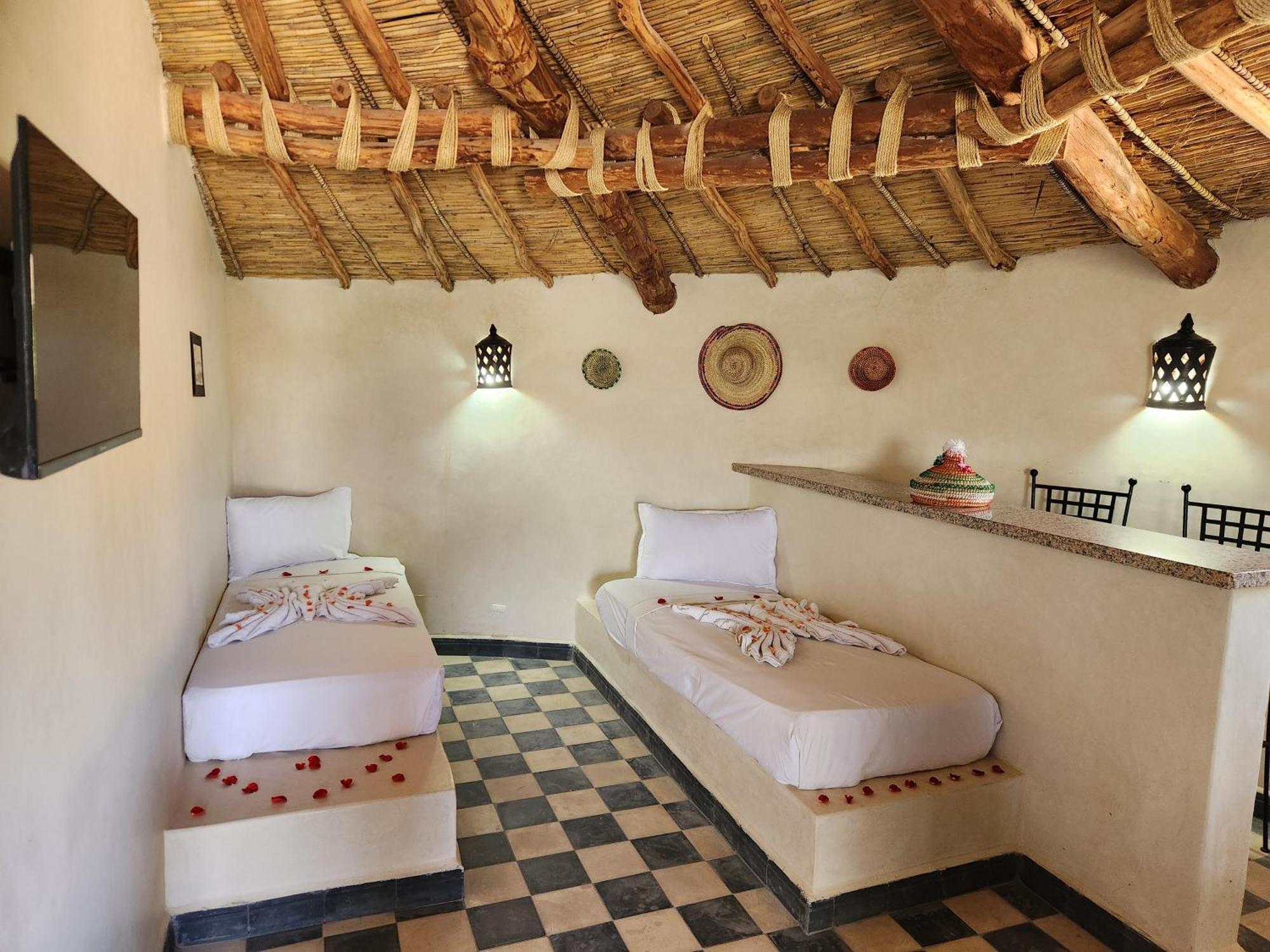 Bed and Breakfast Les Jardins D Amizmiz 6 Piscines Wawizelte Exterior foto